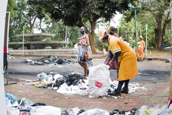 SAMWU workers cleaning mess